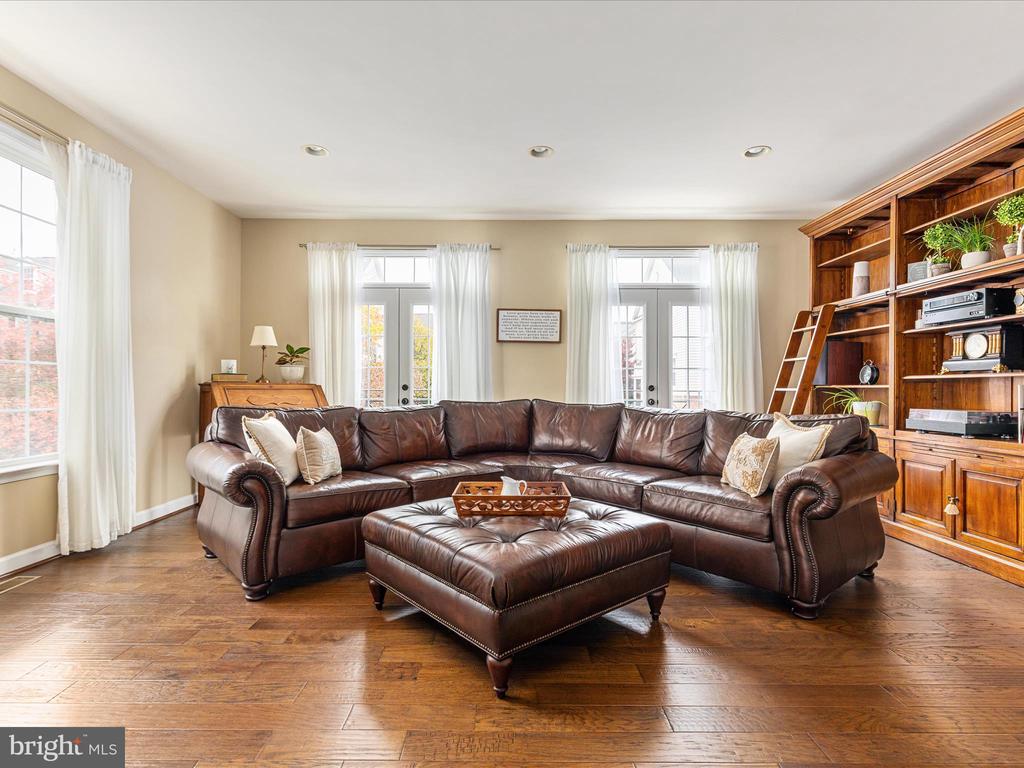 42533 MAGELLAN SQUARE