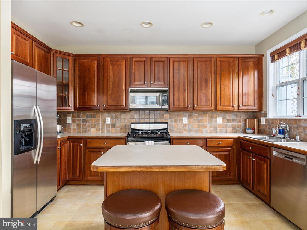 42533 MAGELLAN SQUARE
