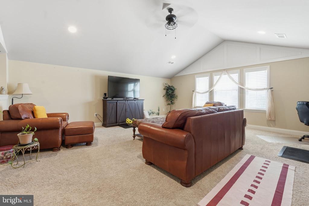 22575 WILLINGTON SQUARE