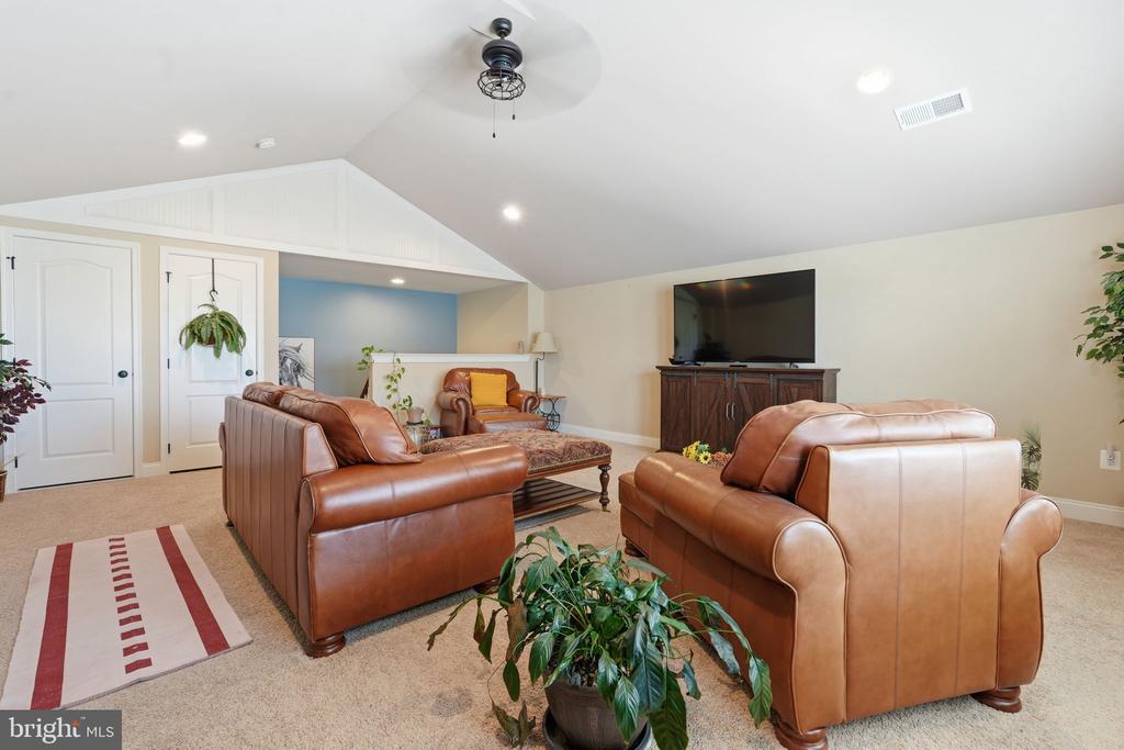 22575 WILLINGTON SQUARE