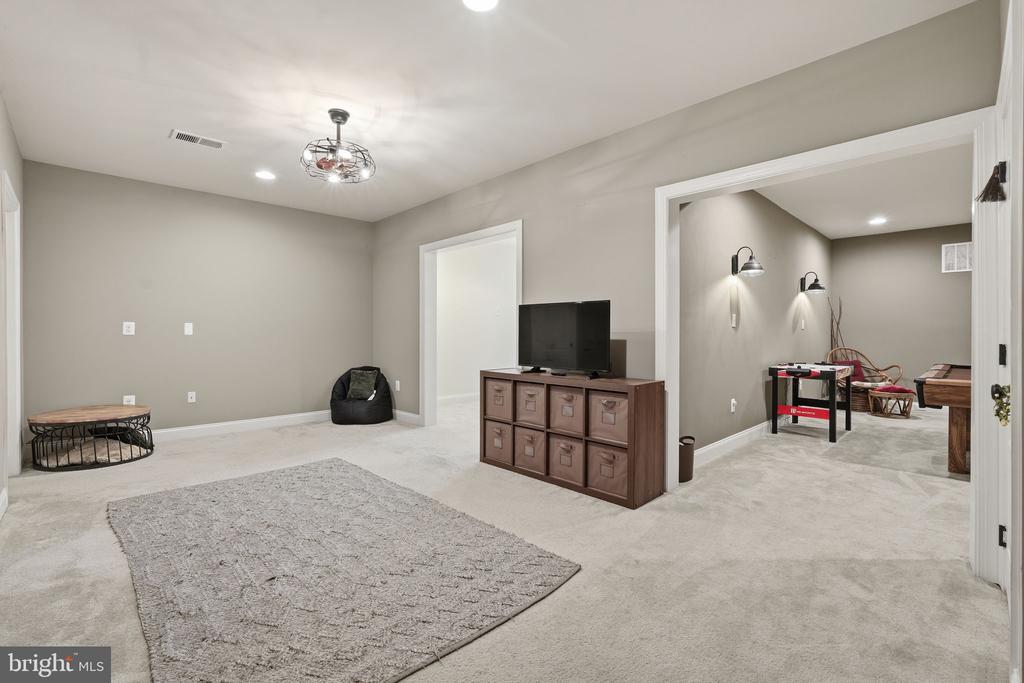 22575 WILLINGTON SQUARE