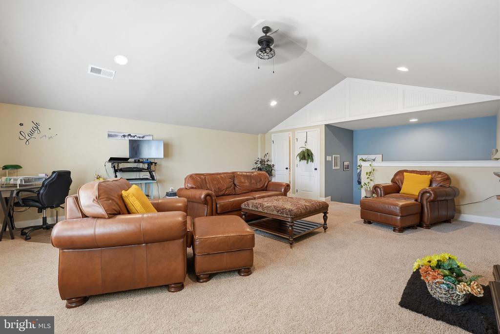 22575 WILLINGTON SQUARE