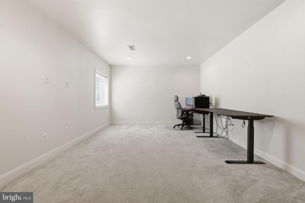 22575 WILLINGTON SQUARE