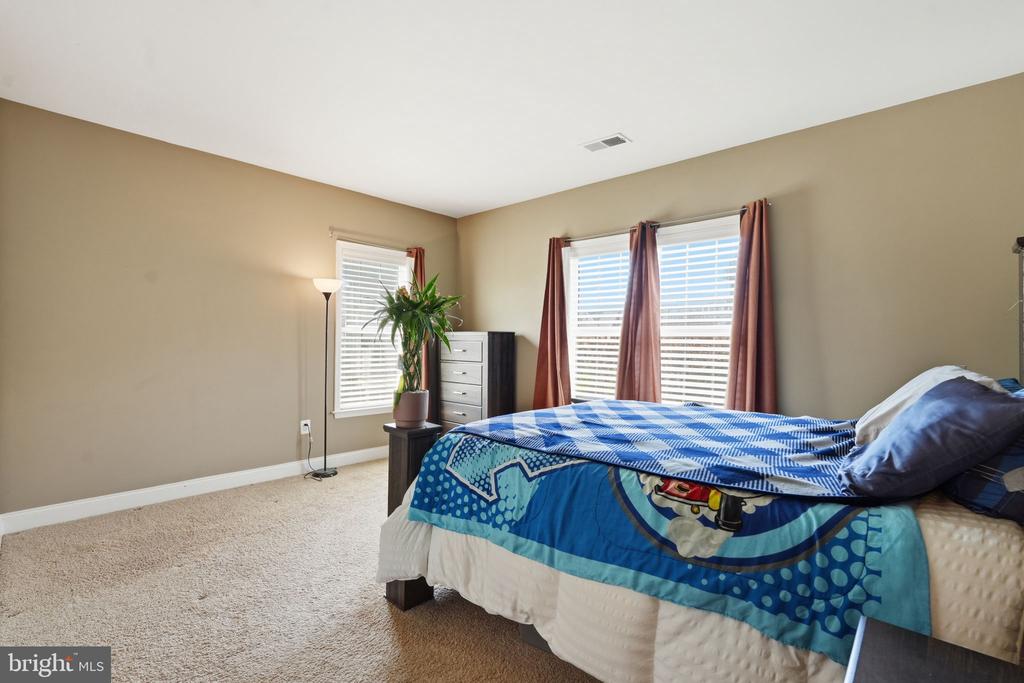 22575 WILLINGTON SQUARE
