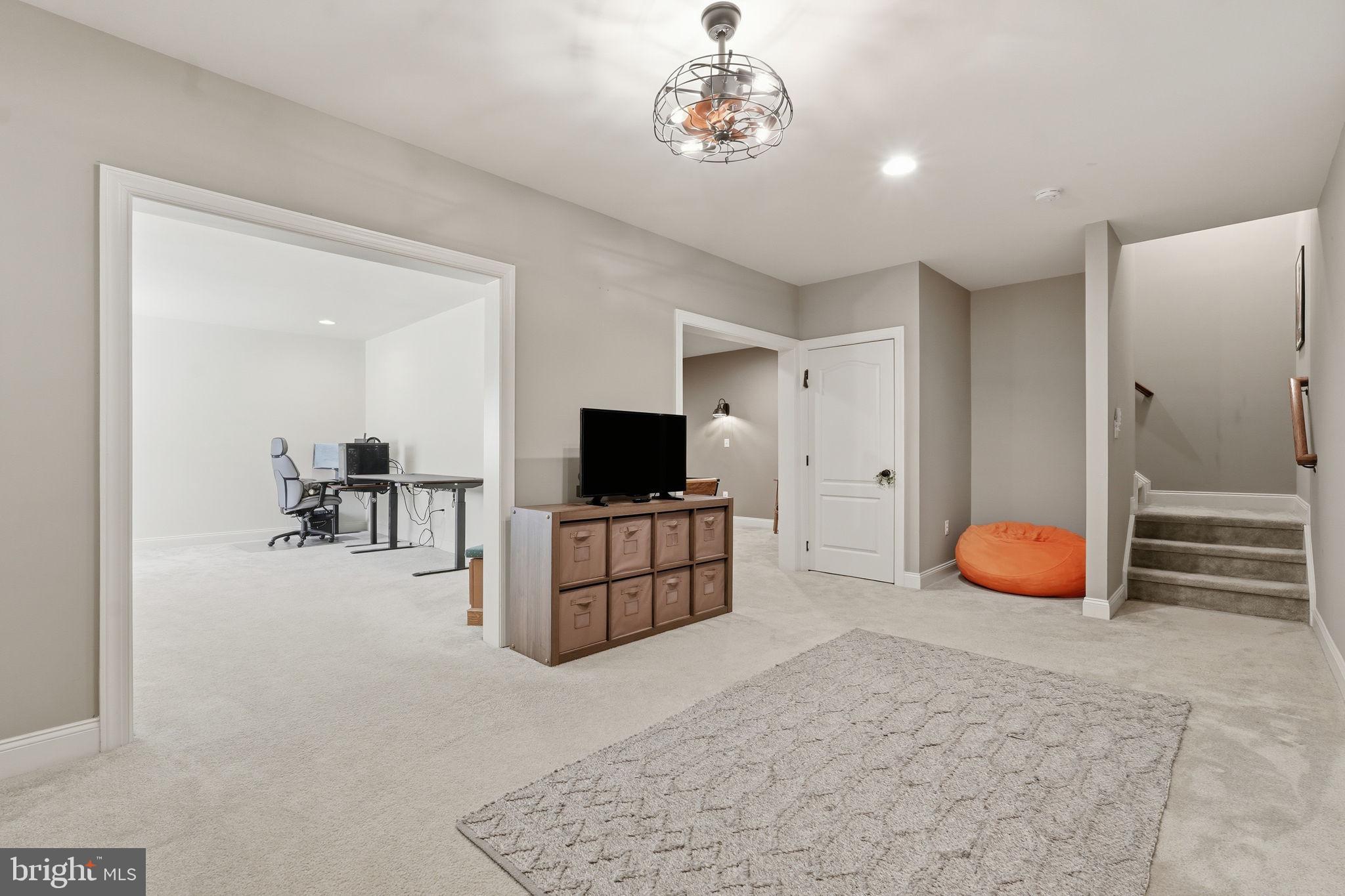 22575 WILLINGTON SQUARE