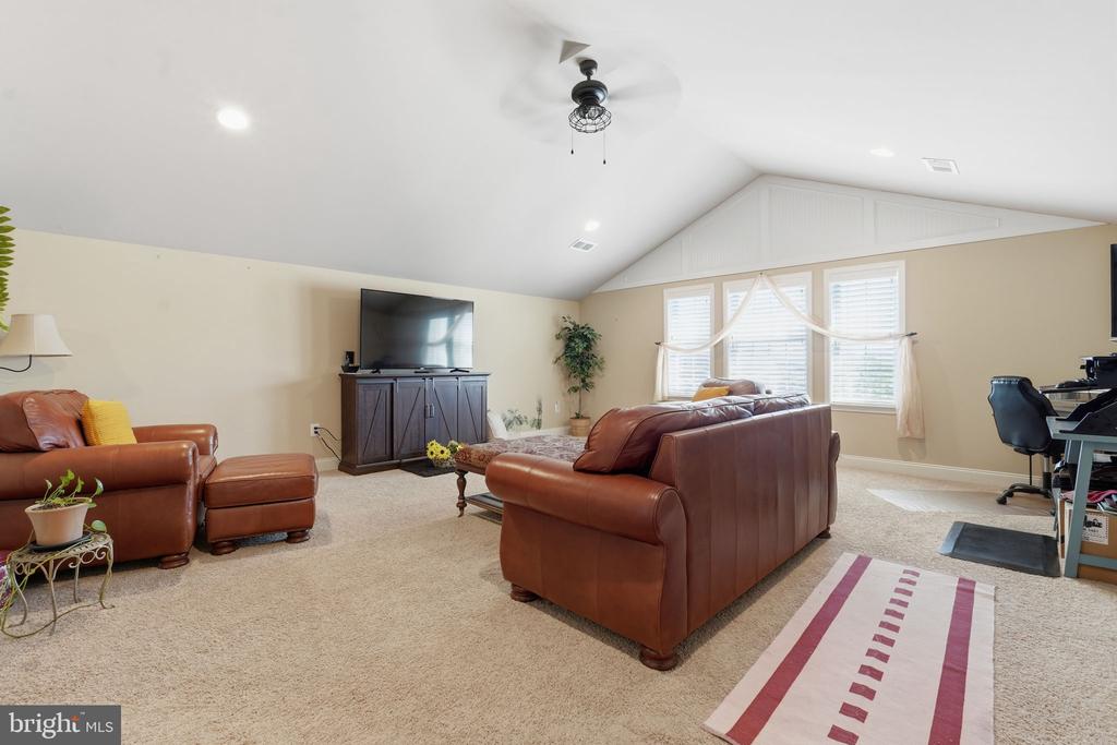 22575 WILLINGTON SQUARE