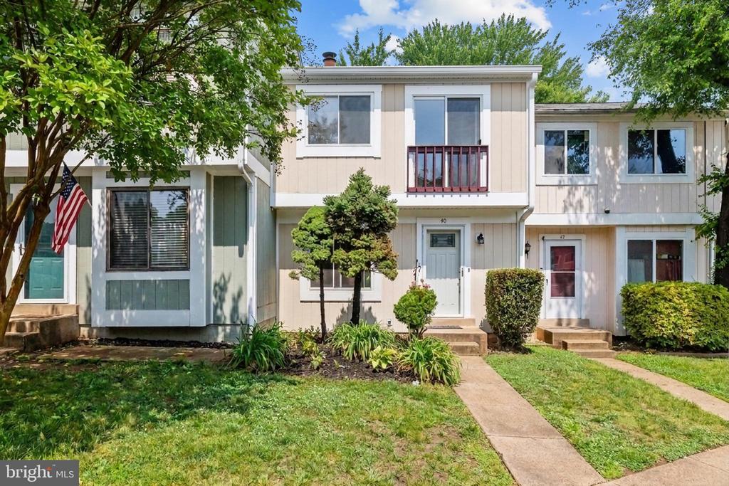 40 SUGARLAND SQUARE COURT