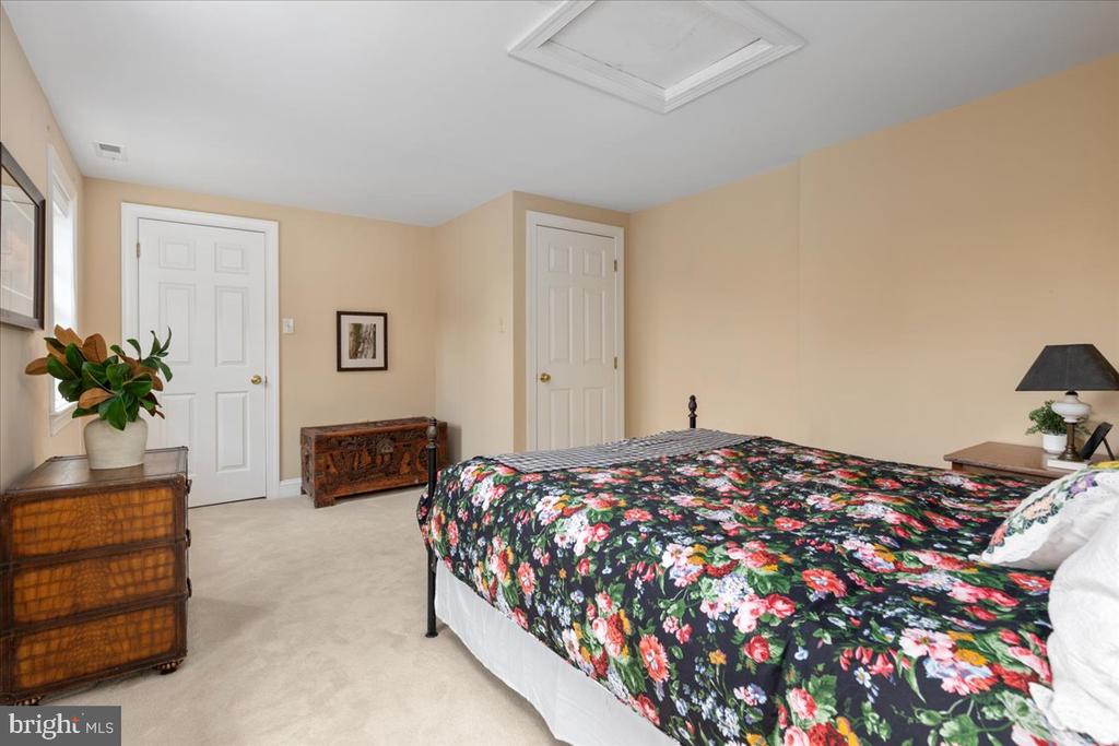 222 W MARKET STREET W