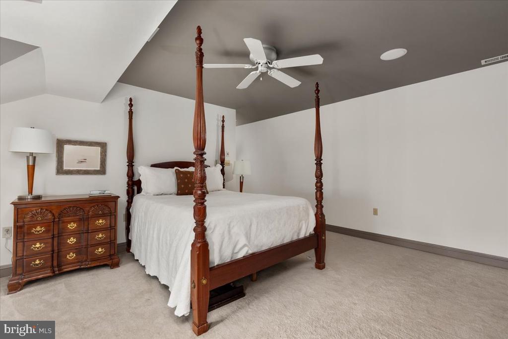 222 W MARKET STREET W