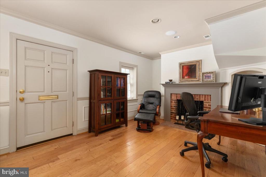 222 W MARKET STREET W