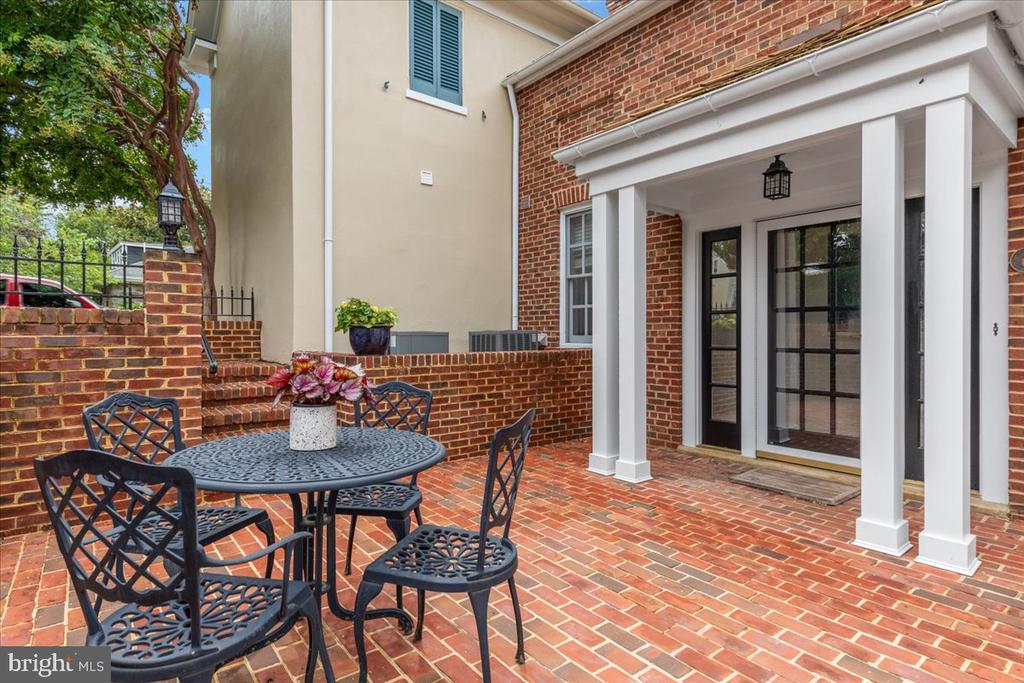 222 W MARKET STREET W