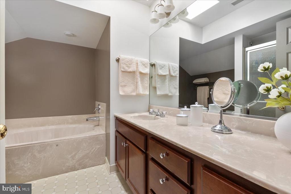 222 W MARKET STREET W
