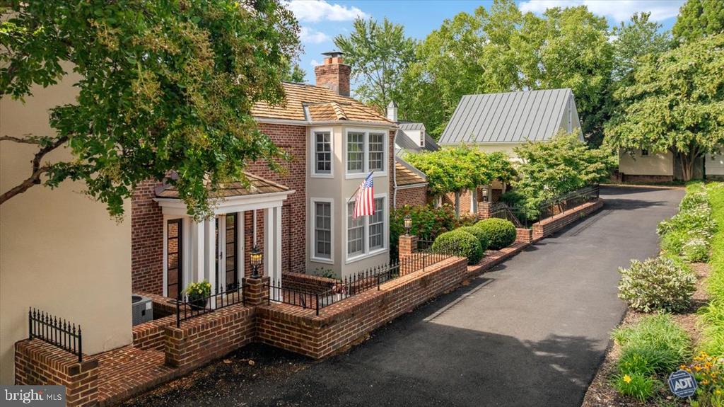 222 W MARKET STREET W
