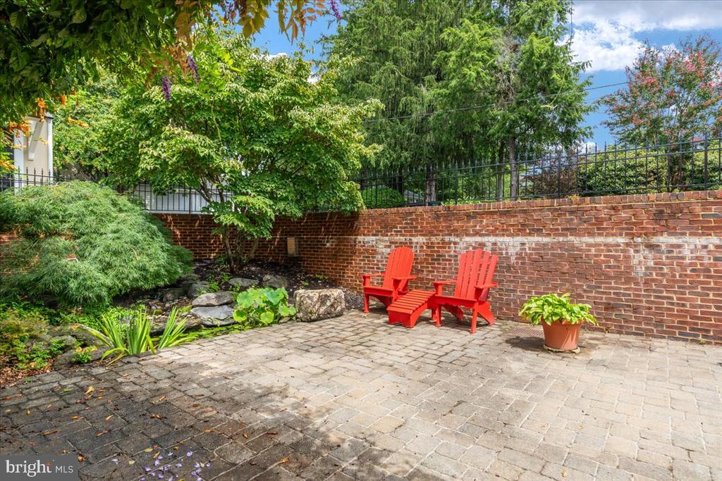 222 W MARKET STREET W