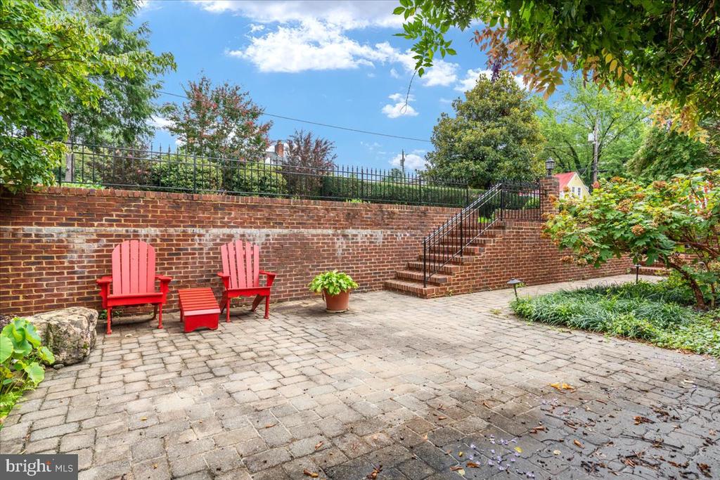 222 W MARKET STREET W