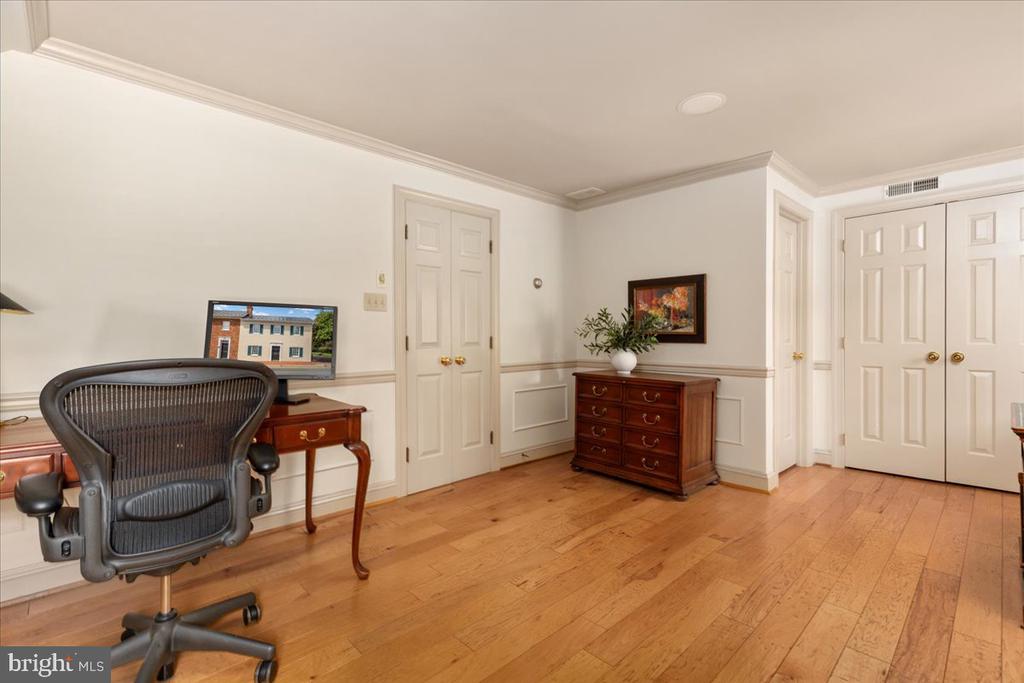 222 W MARKET STREET W
