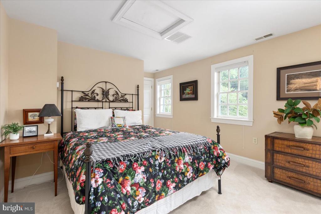 222 W MARKET STREET W