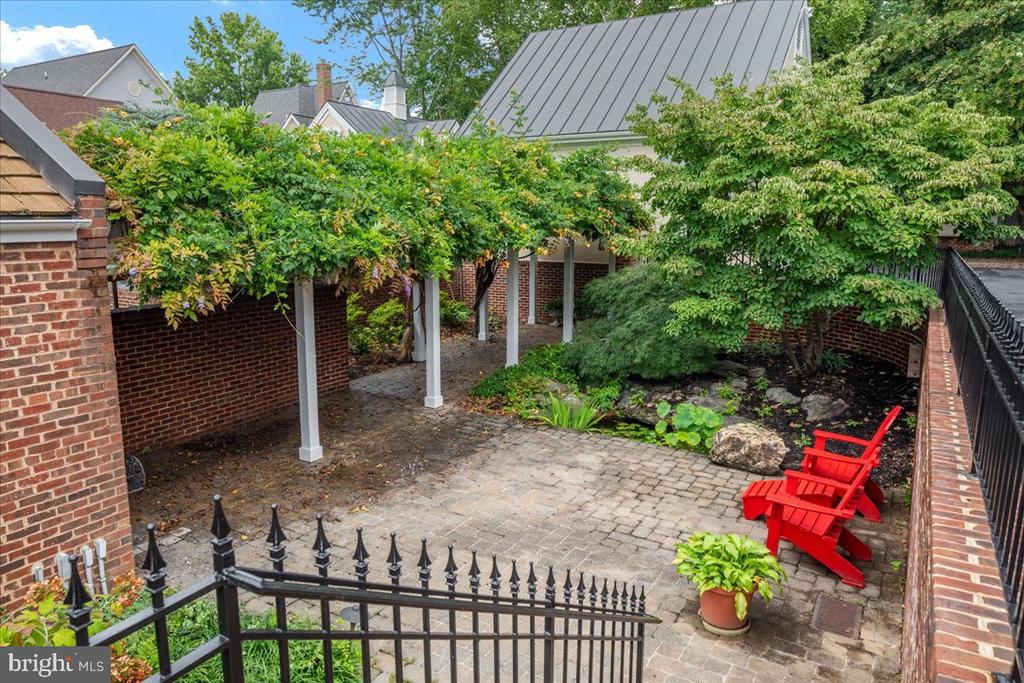 222 W MARKET STREET W