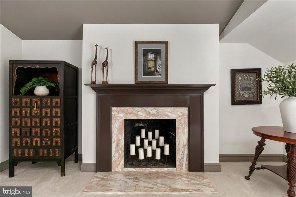 222 W MARKET STREET W