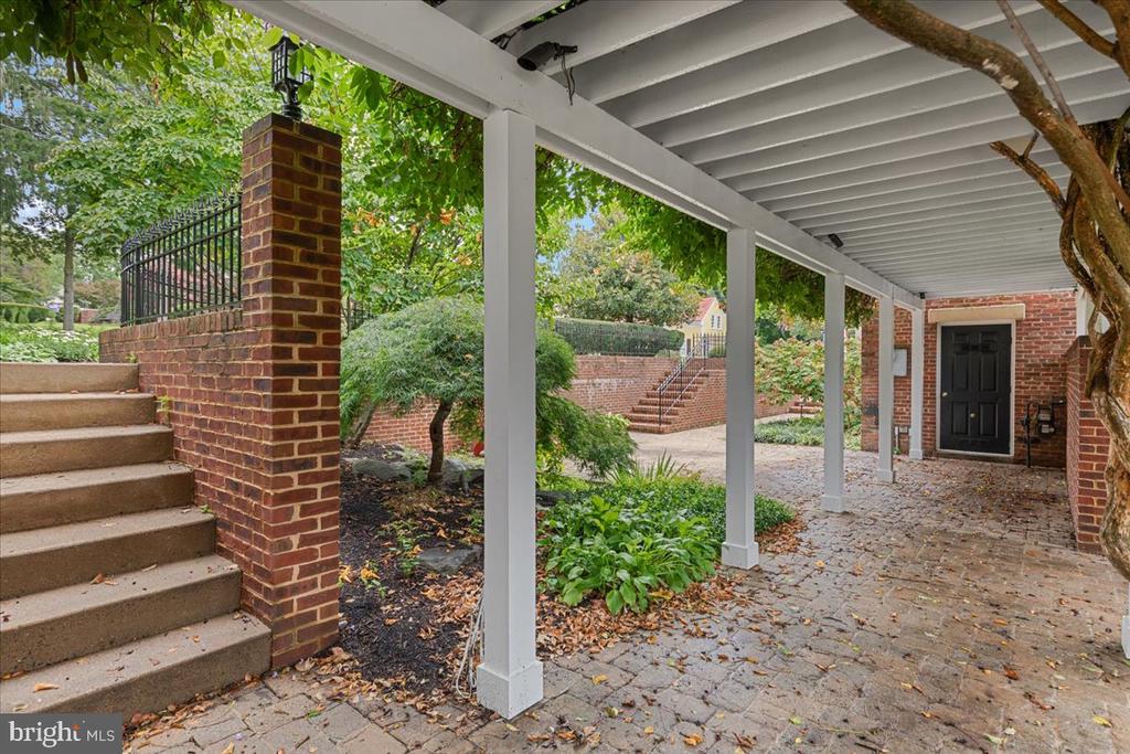 222 W MARKET STREET W