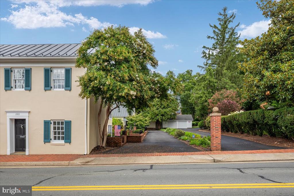 222 W MARKET STREET W