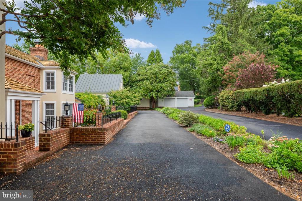 222 W MARKET STREET W