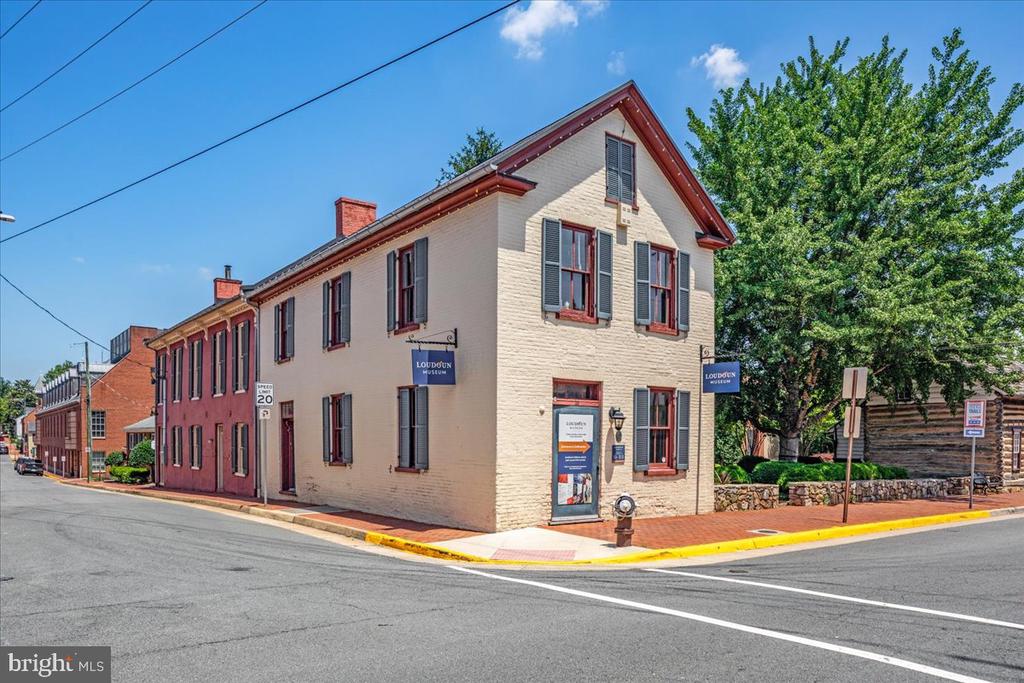222 W MARKET STREET W