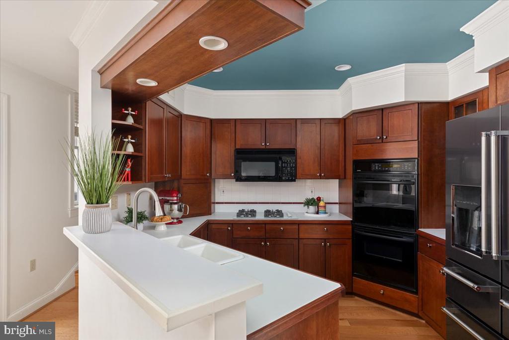 222 W MARKET STREET W