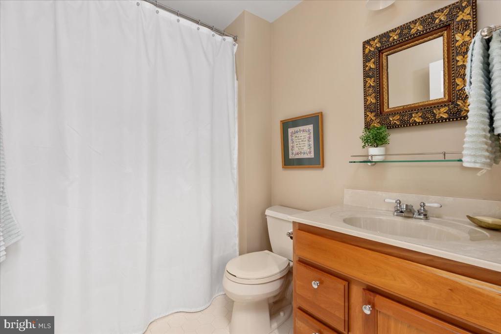 222 W MARKET STREET W