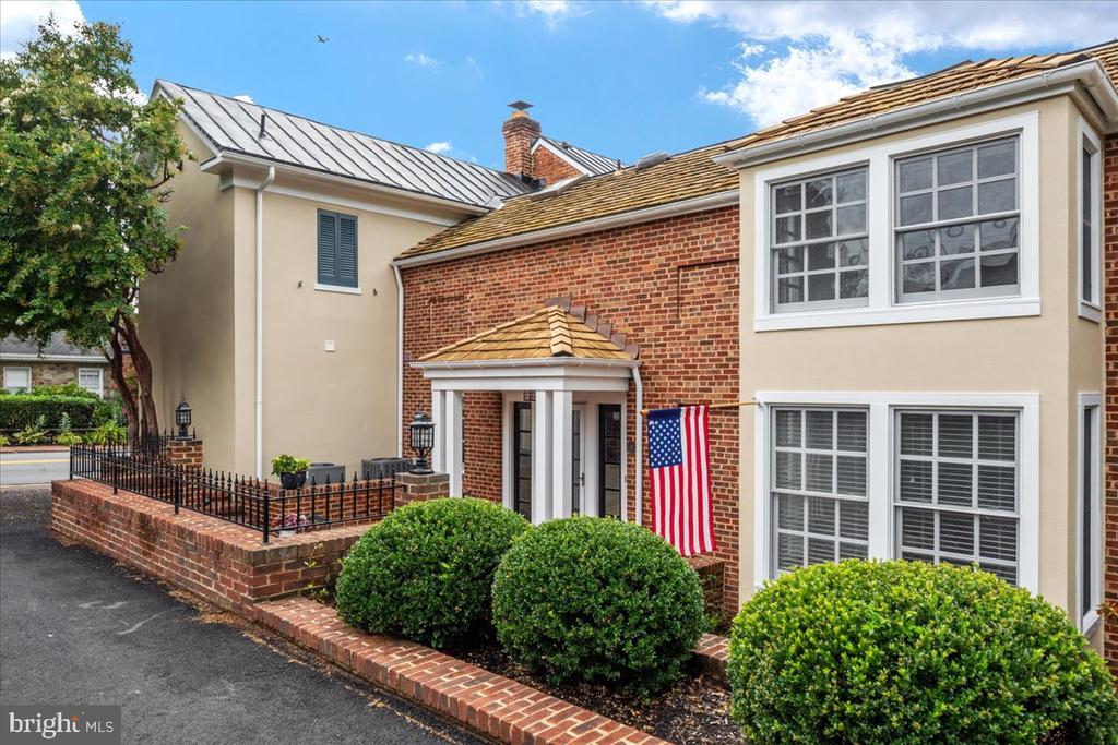 222 W MARKET STREET W