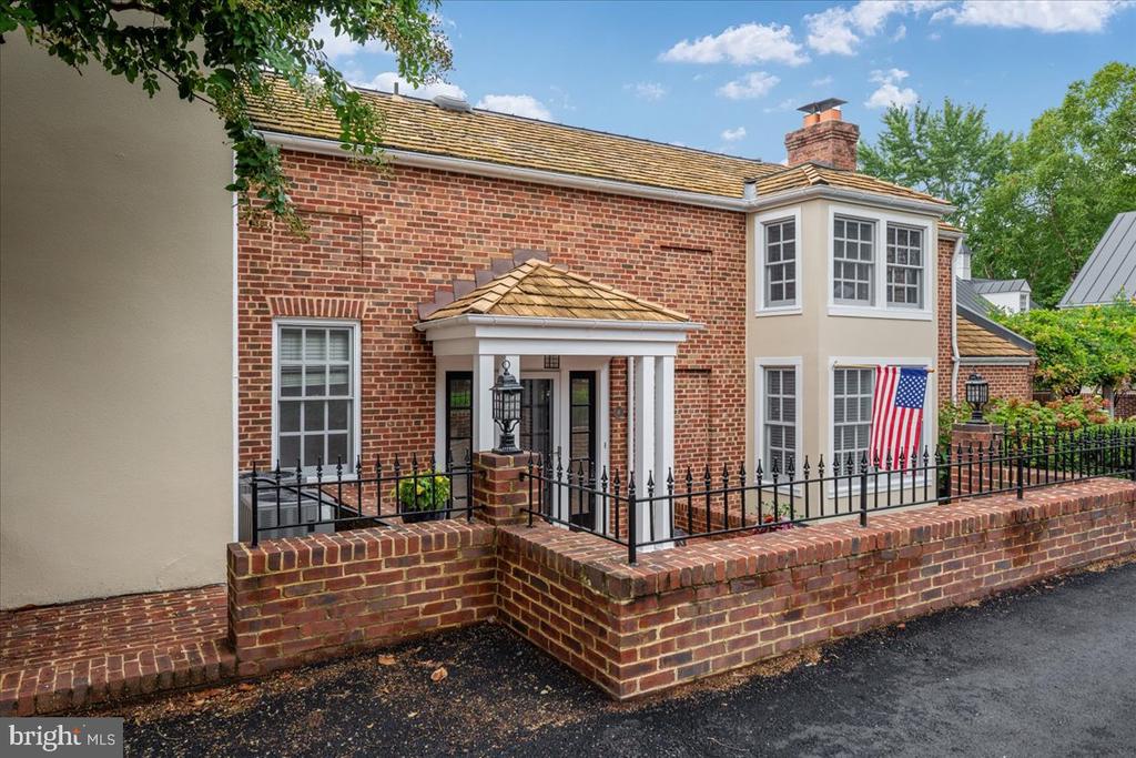 222 W MARKET STREET W