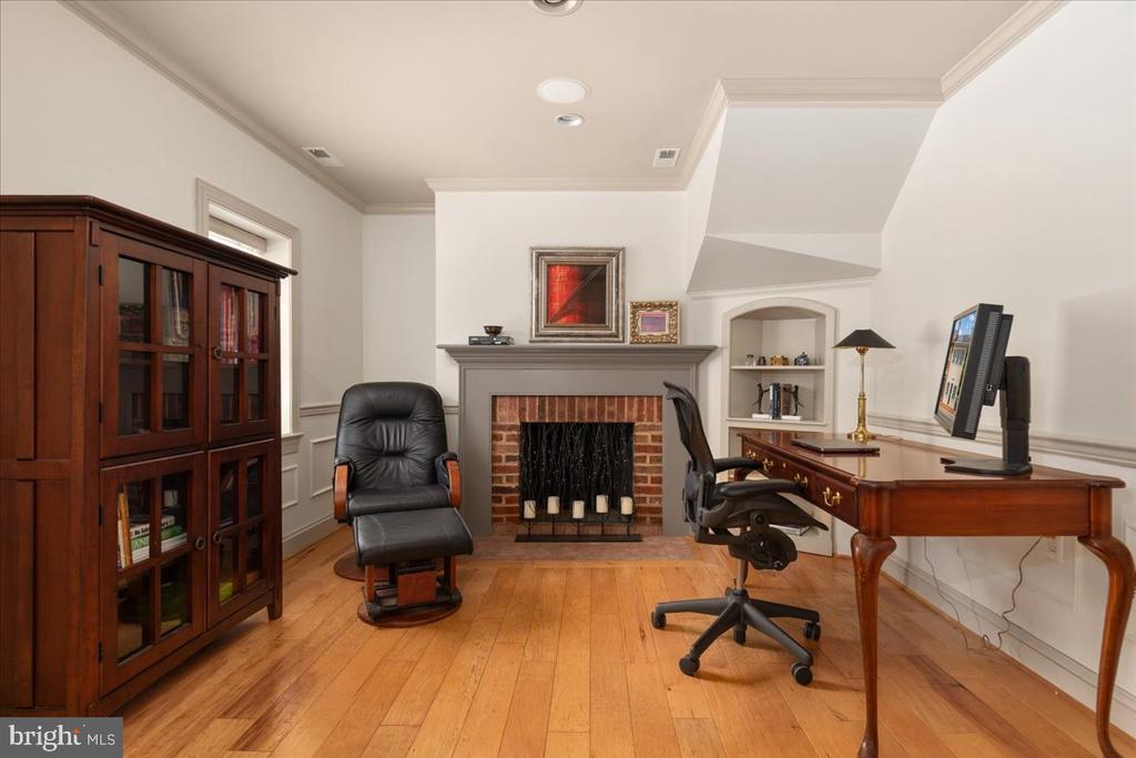 222 W MARKET STREET W