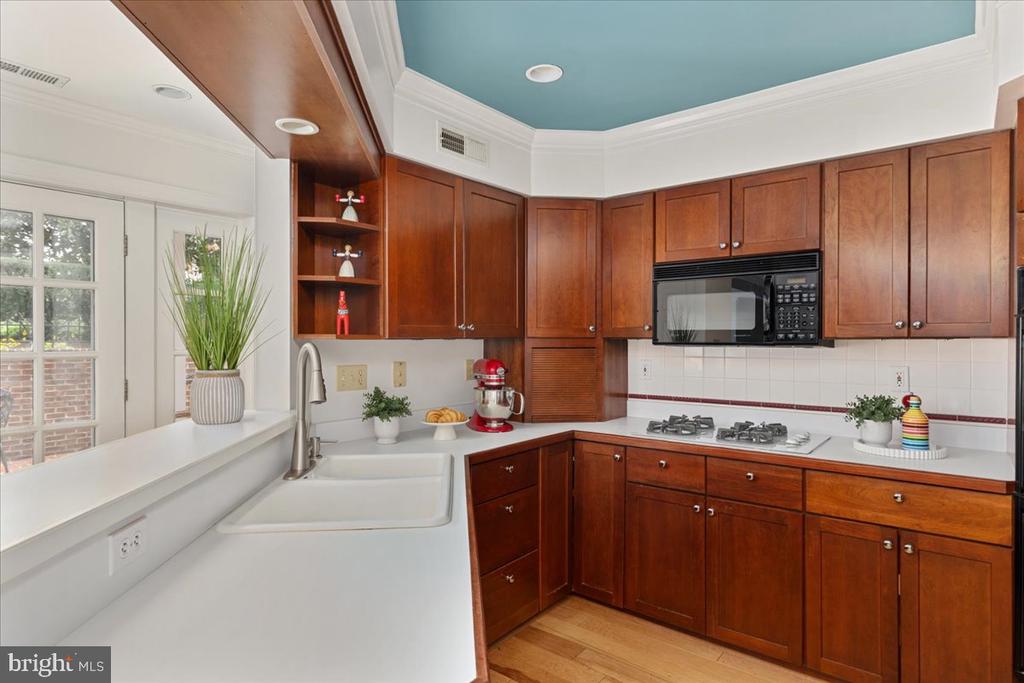 222 W MARKET STREET W