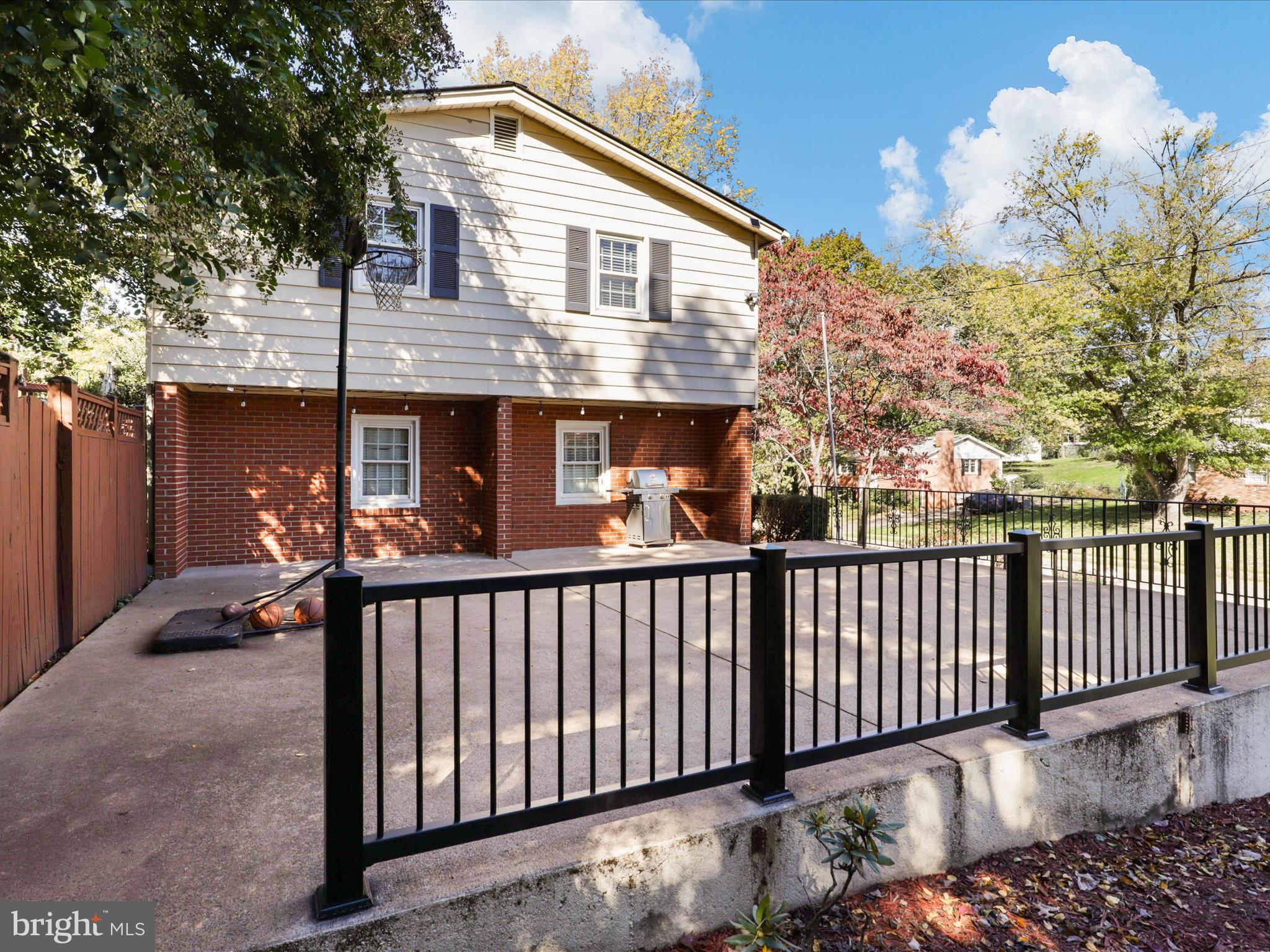 8702 Fort Dr