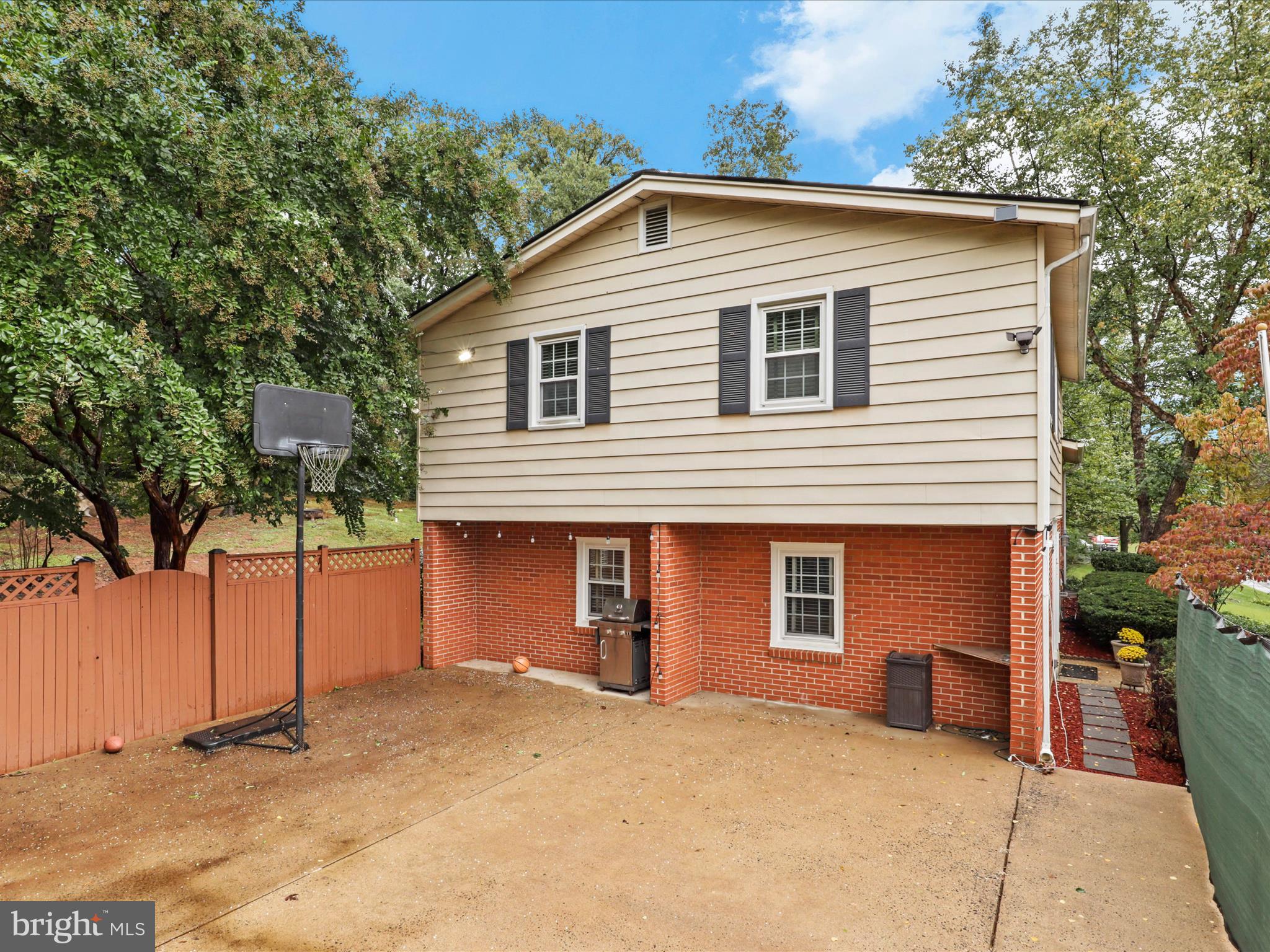 8702 Fort Dr