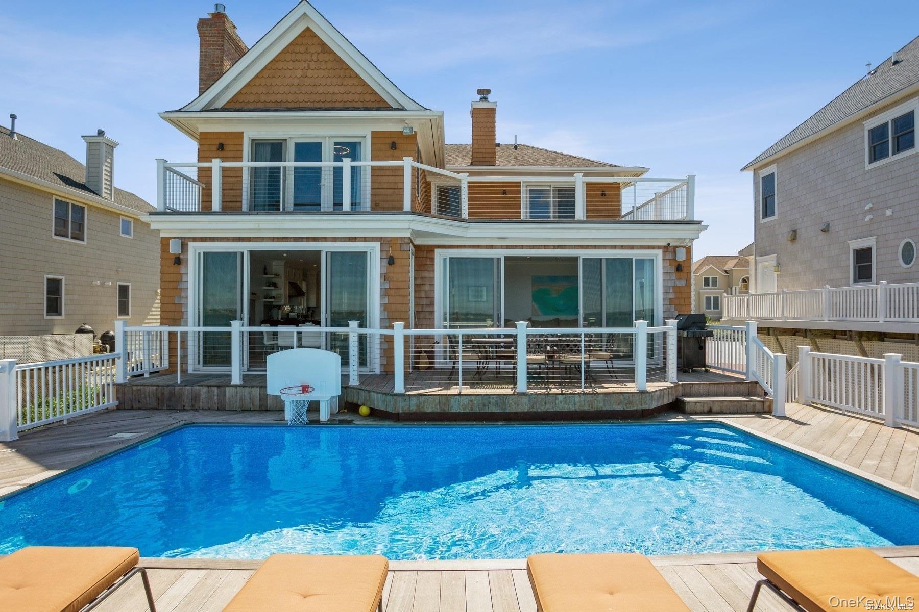 676 Dune Road