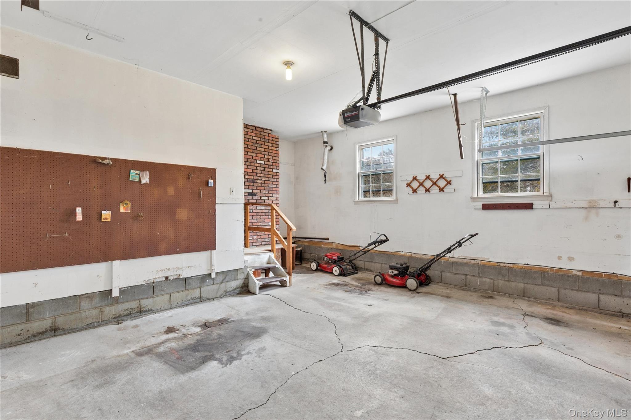 4 E Rampasture Road