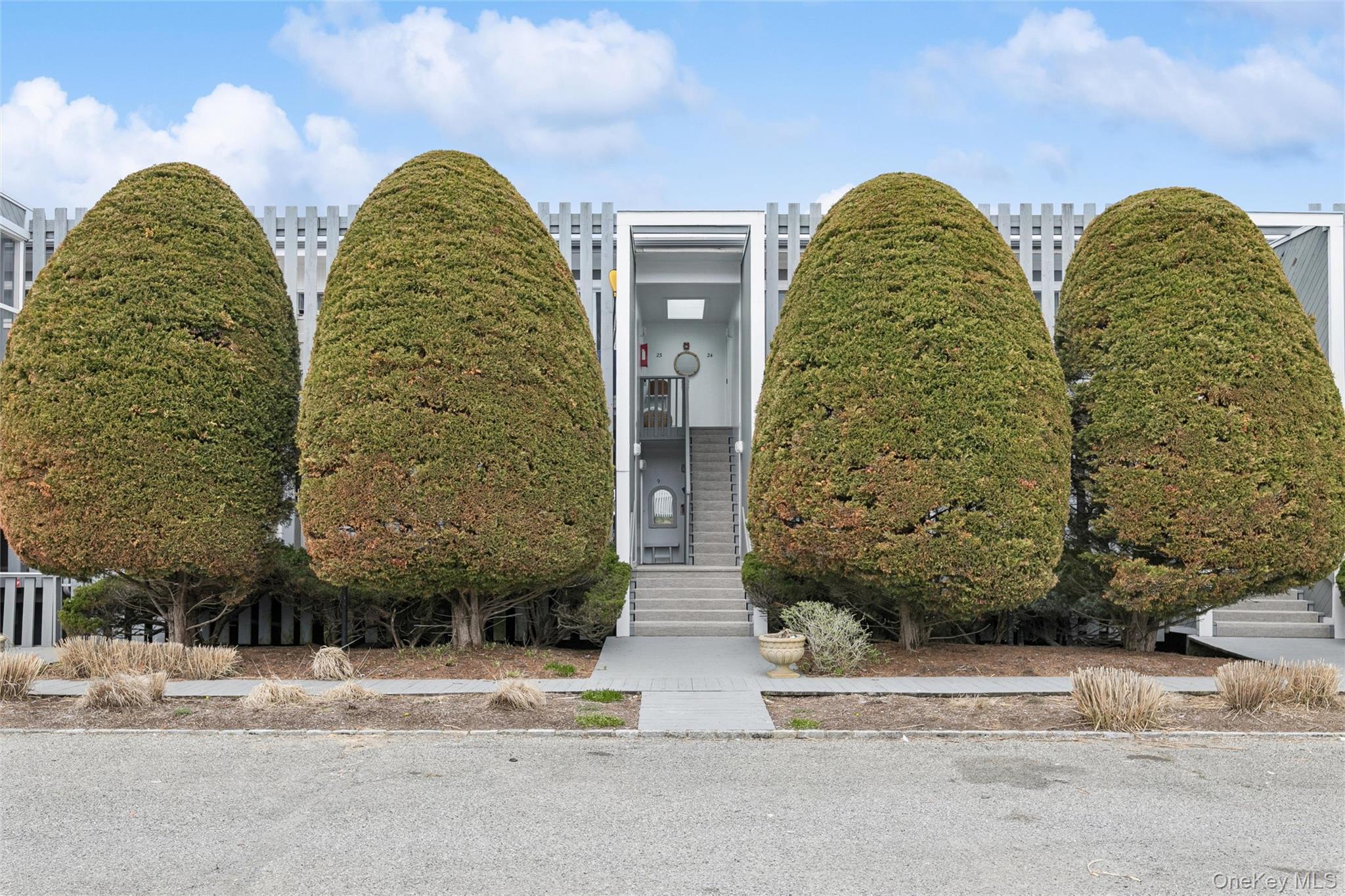 274 Dune Road Unit: 9