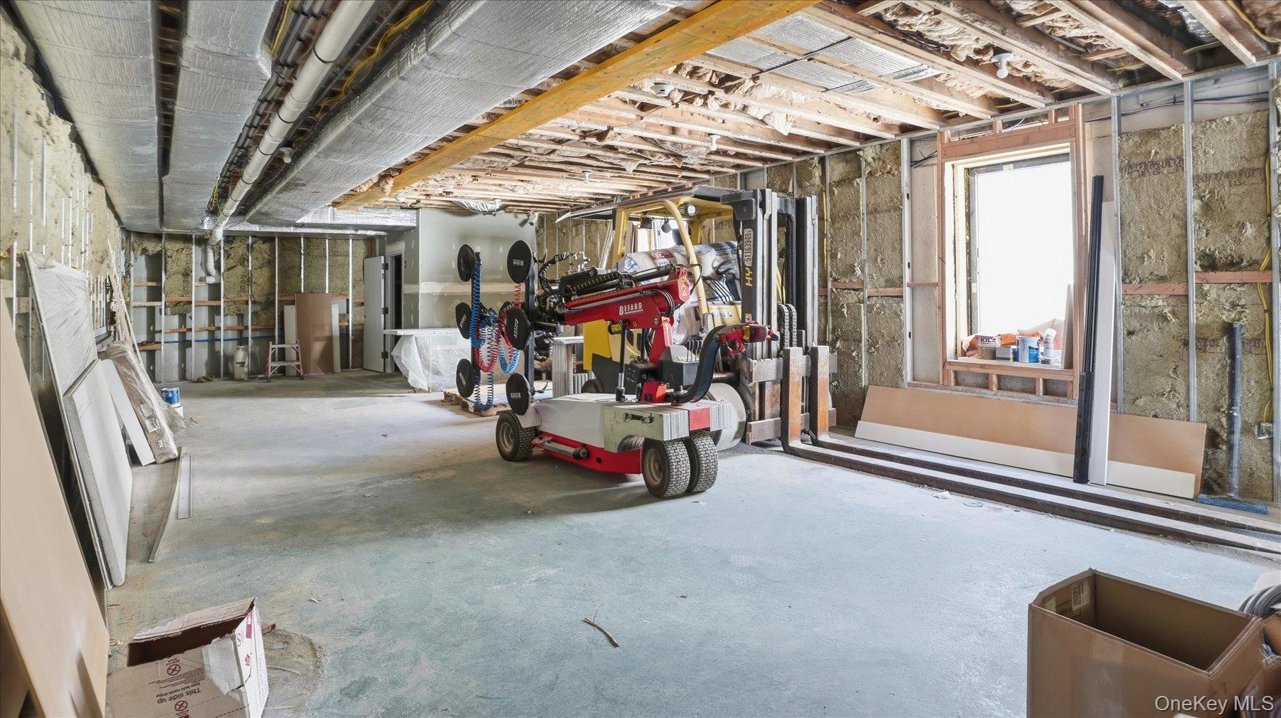 200 W Montauk Highway Unit: 1st Floor Unit 1B