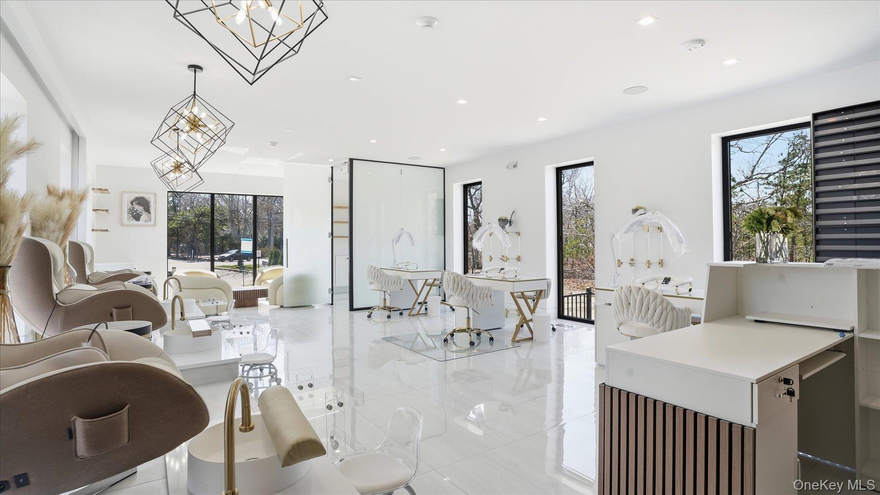 200 W Montauk Highway Unit: 1st Floor Unit 1B