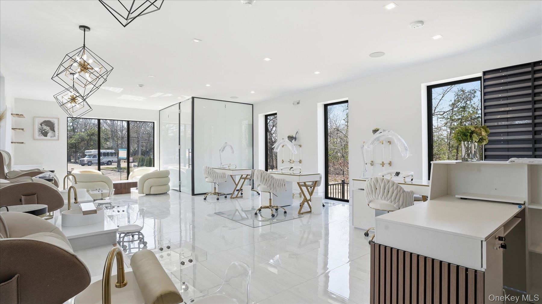 200 W Montauk Highway Unit: 1st Floor Unit 1B