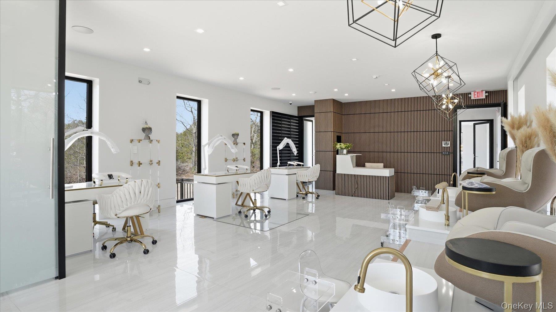 200 W Montauk Highway Unit: 1st Floor Unit 1B