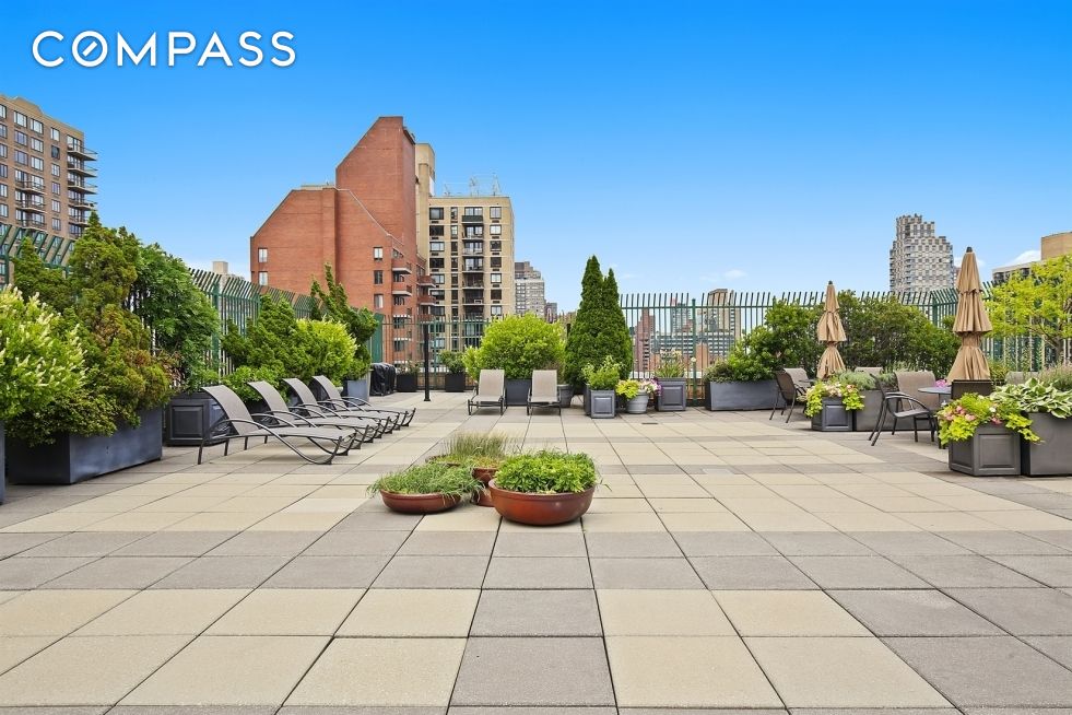 201 E 80th Street 16D