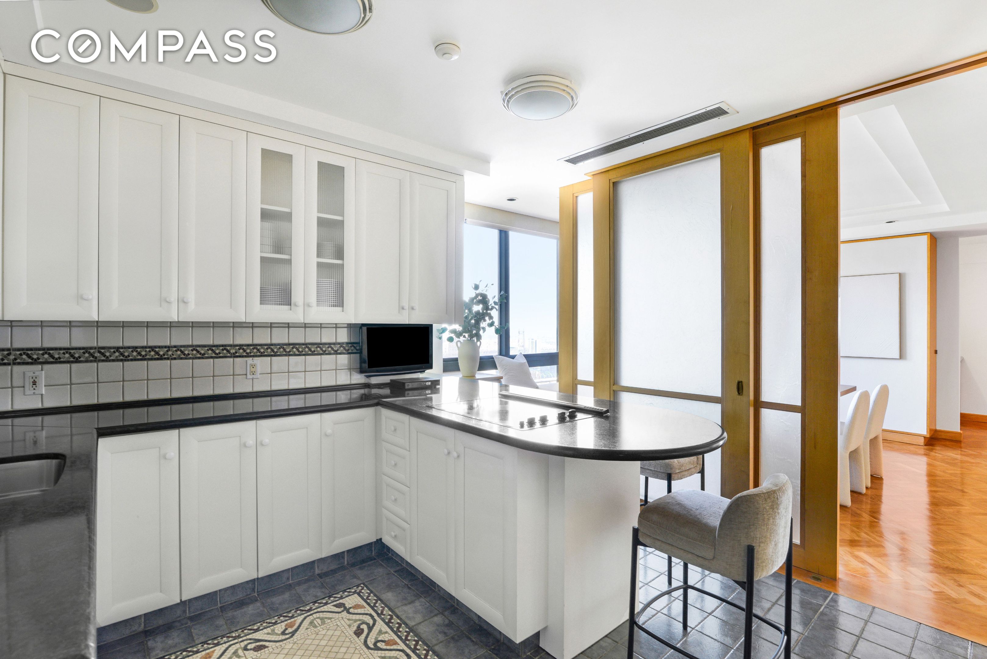 100 United Nations Plaza 38AE