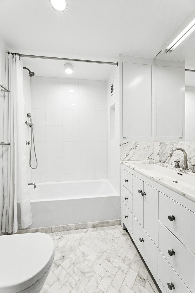 360 E 72ND Street B610