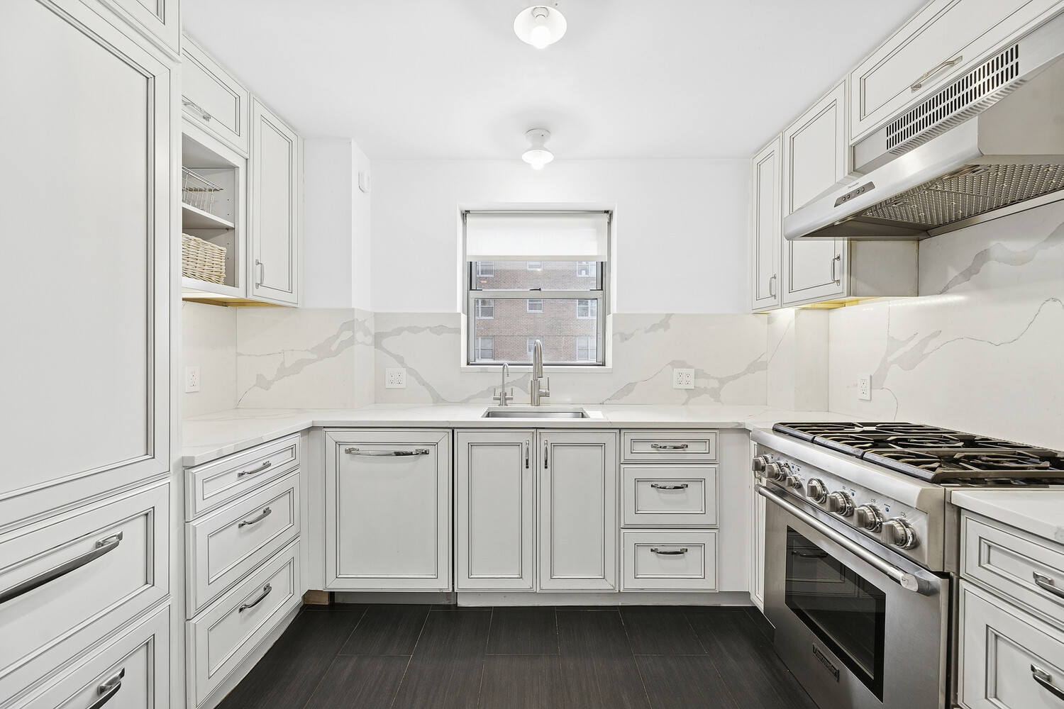 360 E 72ND Street B610