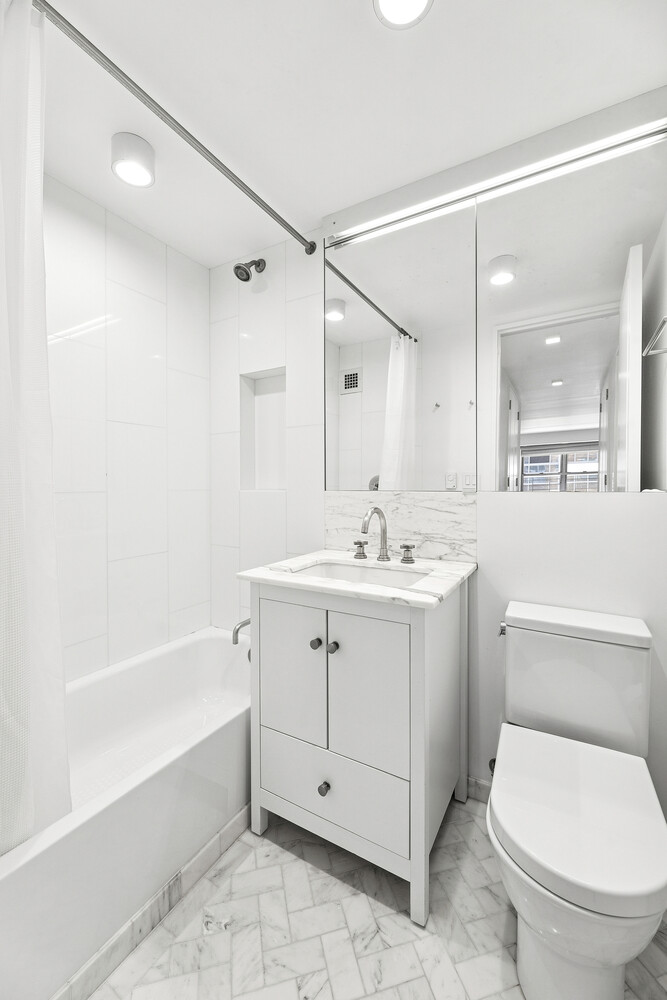 360 E 72ND Street B610