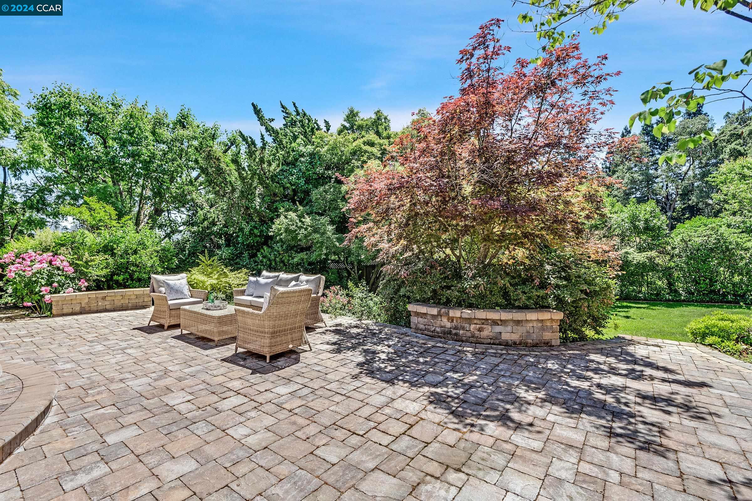 179 Town And Country Dr