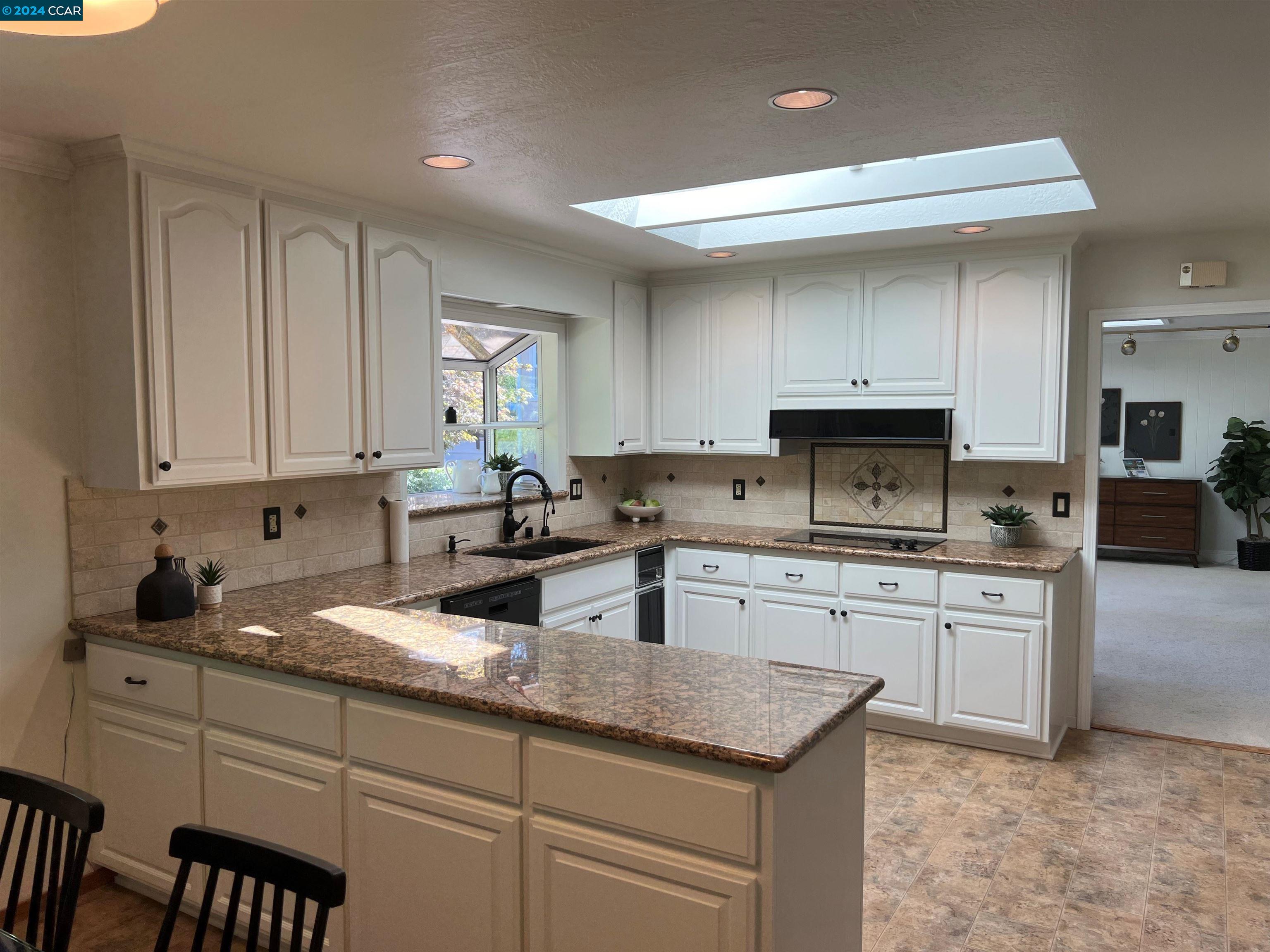 179 Town And Country Dr