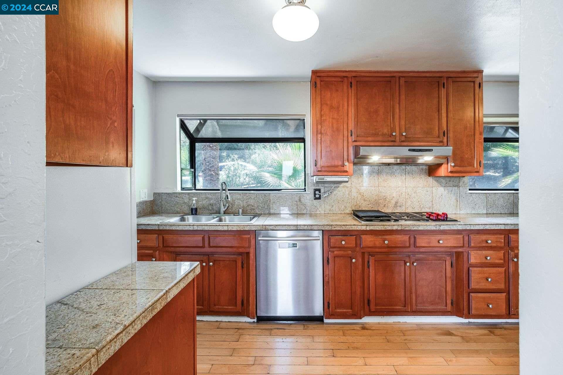 3314 Woodview Dr